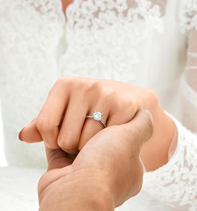MomentWish Engagement Ring for Women, 1-2 Carats Moissanite Rromise Ring, D Color VVS1 Moissanite Wedding Ring 925 Sterling Silver Solitaire Rings