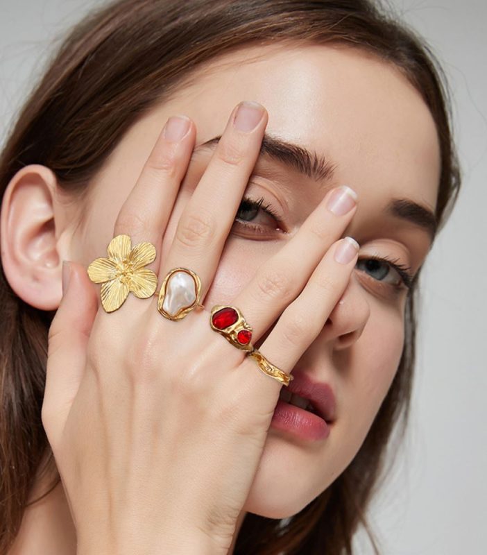 From fashion stacks and everyday wear to engagement classics and high-tech smart rings, Amazon’s ring marketplace in 2026 caters to all ages, occasions, and budgets. Below, we break it into useful categories to help you shop with confidence.